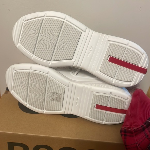 Prada - Picture 5 of 5